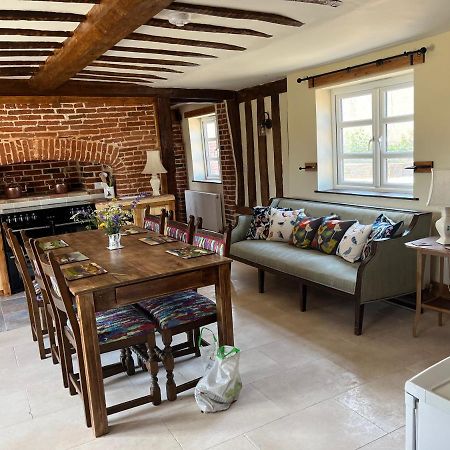A Newly Renovated, Cosy Escape In The Beautiful Shepherd'S Cottage Dereham ภายนอก รูปภาพ